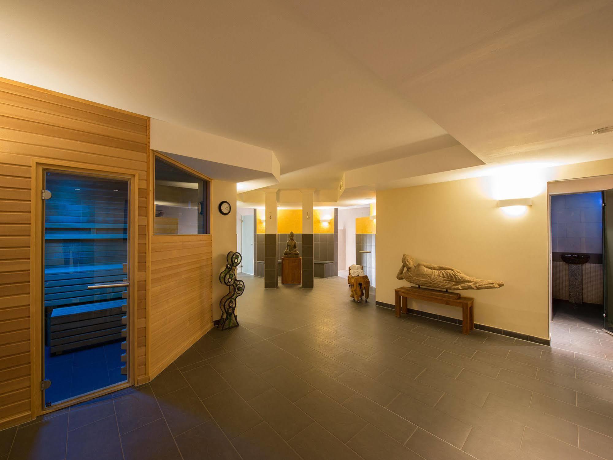 Aparthotel Ostseeperle Glowe - Schoen Gestrandet ภายนอก รูปภาพ