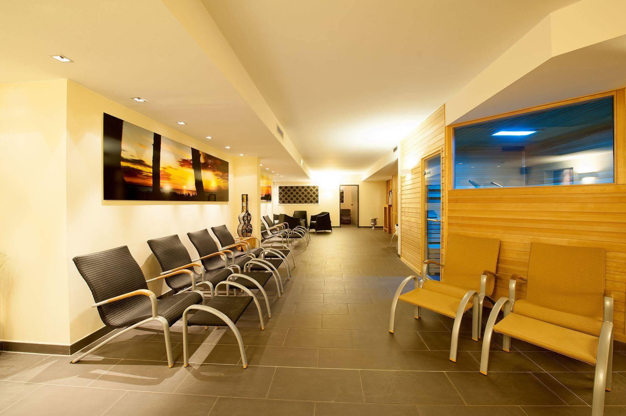 Aparthotel Ostseeperle Glowe - Schoen Gestrandet ภายนอก รูปภาพ